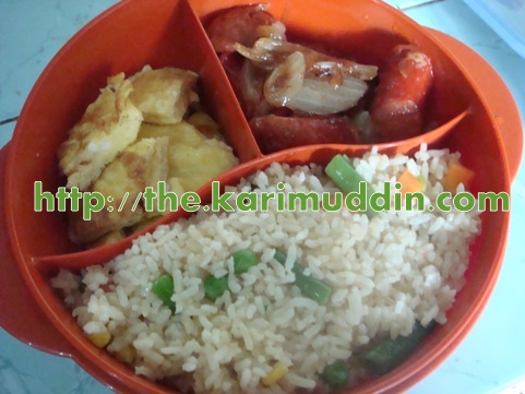 nasi goreng yang chow, dadar keju dan sosis pok choy saos tiram